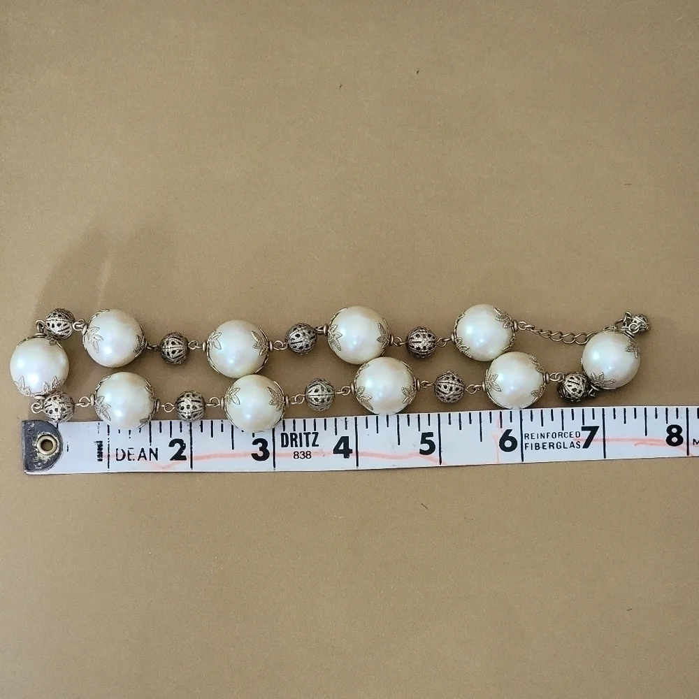 Beautiful Vintage Faux Large Pearl Gold Tone Necklace 7.5